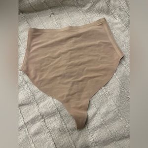 NWOT SKIMS high waisted thong style underwear!